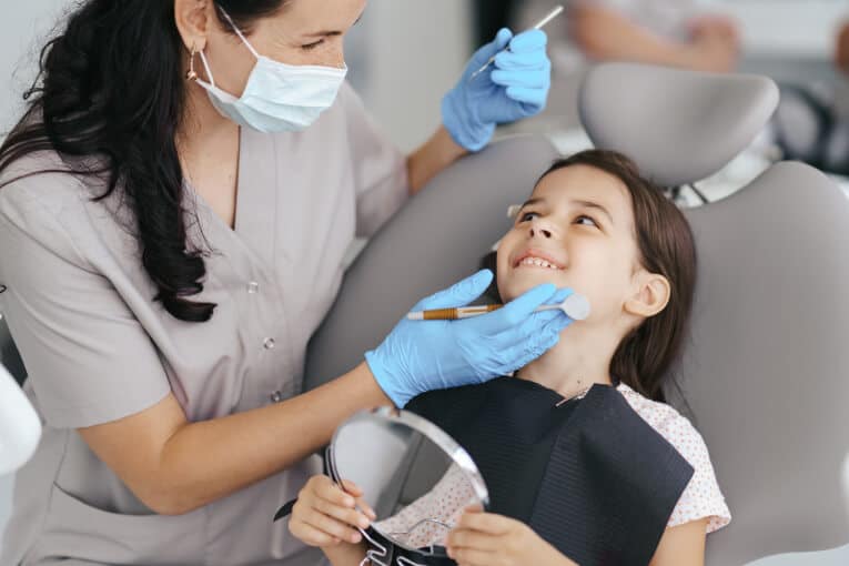 Pulpectomía en niños: tratamiento especializado para la salud dental infantil